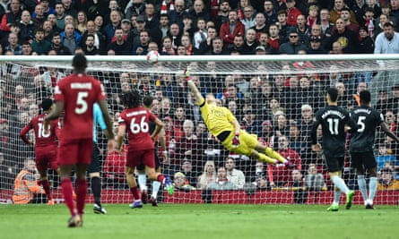 Ramsdale melakukan beberapa penyelamatan luar biasa saat melawan Liverpool Minggu lalu.