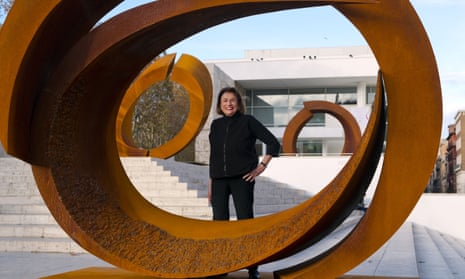 Beverly Pepper with sculptures in the Curvae series installed in front of the Ara Pacis Museum in Rome in 2014.
