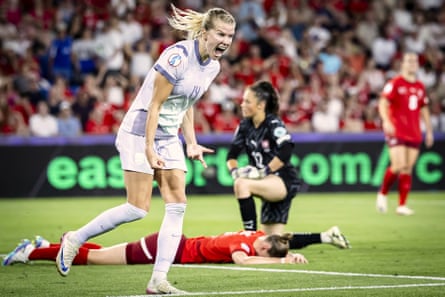 Ada Hegerberg celebrates the decisive own-goal by Julia Stierli