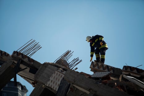 Les opérations de sauvetage se poursuivent à Gaziantep, qui se trouvait près du centre du séisme de lundi.