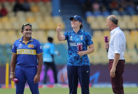 Sri Lanka’s Chamari Athapaththu and Nat Sciver-Brunt during the coin toss