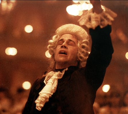   Tom Hulce en el papel principal de la película de 1984 Amadeus 
