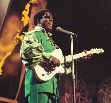 Soul müziği 1970'lerin efsaneleri bir arada performans sergiliyor