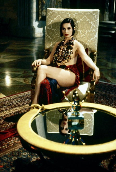 Isabella Rossellini in 1992’s Death Becomes Her