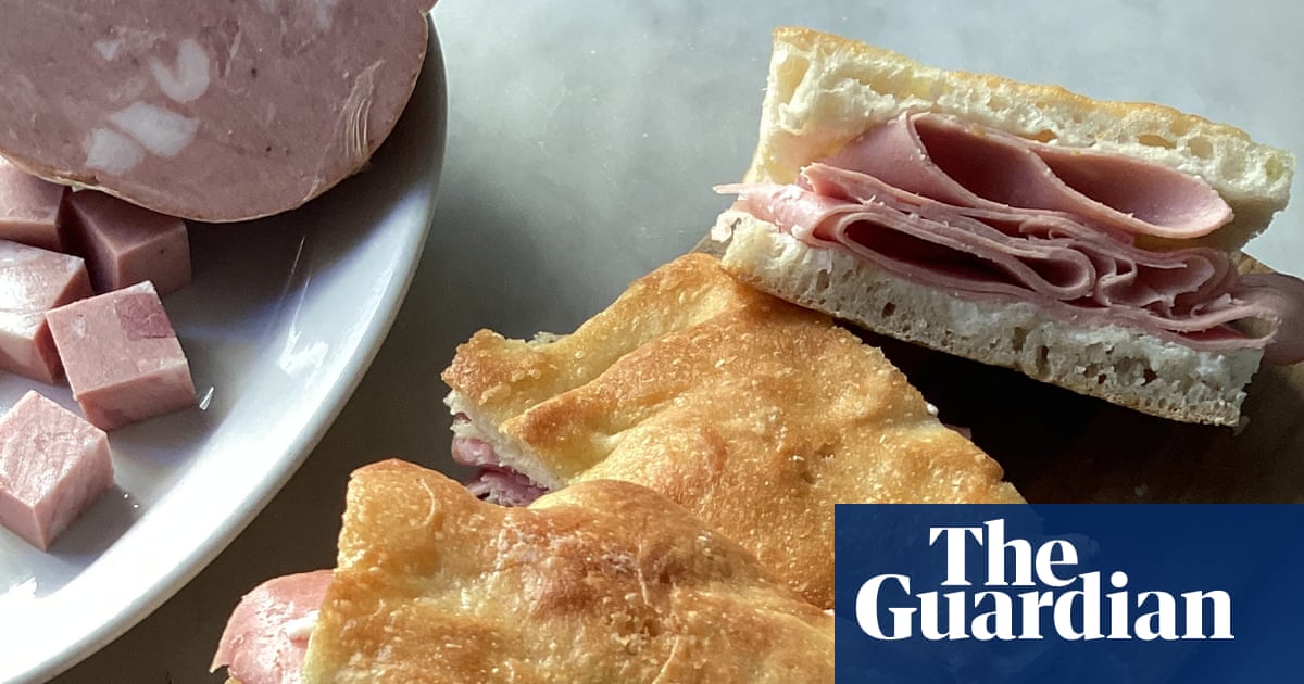 Récipe de Rachel Roddy de sándwiches de focaccia con crema de mortadela y parmesano | Alimento Récipe de Rachel Roddy de sándwiches de focaccia con crema de mortadela y parmesano | Alimento