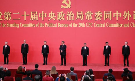Chinese President Xi Jinping (C) and other new members of the Politburo Standing Committee of the Communist Party of China meet media at the Great Hall of the People in Beijing