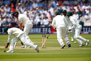 Shadab Khan bowls Stoneman.