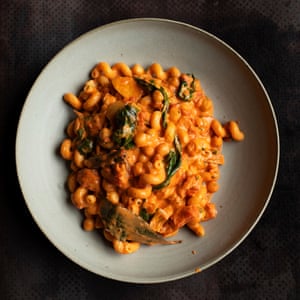 Chickpeas and macaroni.