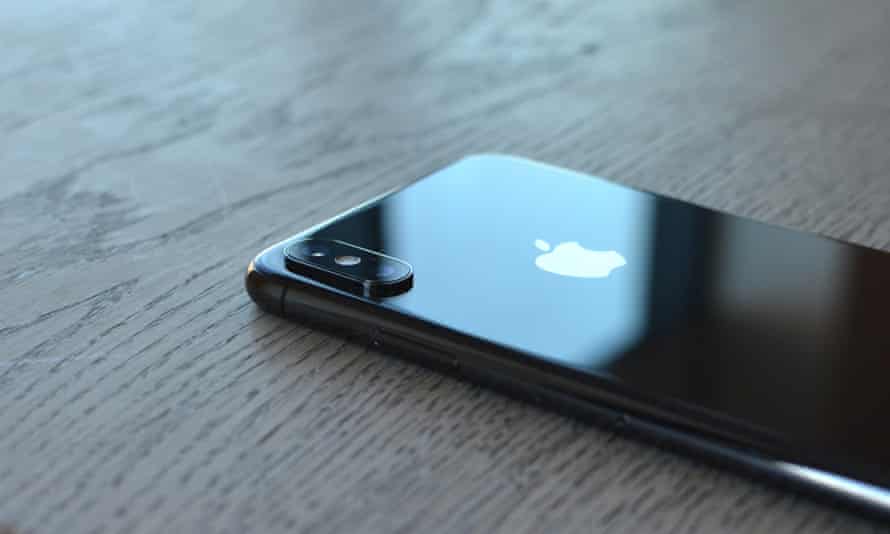 Iphone Xs Max Review Apple S Supersized Smartphone Iphone Xs The Guardian Iphone Xs Max Review Apple S Supersized Smartphone Iphone Xs The Guardian