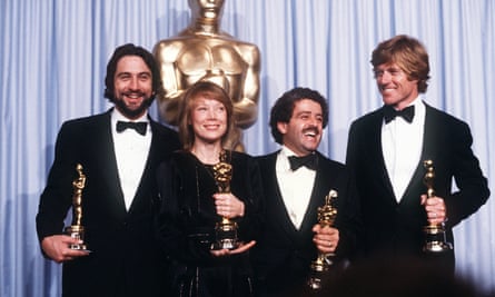 With fellow winners Robert De Niro, Sissy Spacek and Ordinary People producer Ronald L Schwary at the Oscars in 1981.