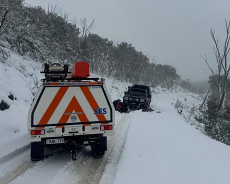 Australia news live: drivers trapped in heavy snow near Mount Hotham; two bushwalkers rescued in Kosciuszko national park