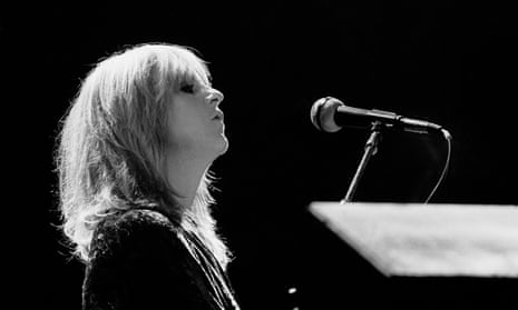 Christine McVie performs onstage at the Alpine Valley Music Theatre, East Troy, Wisconsin, on 19 July 1978.