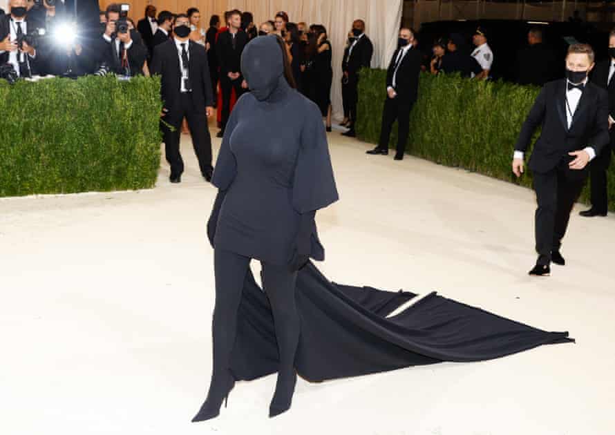 Kim Kardashian llega a la alfombra roja para la Met Gala en la ciudad de Nueva York en septiembre de 2021.