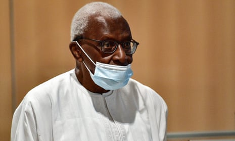 Lamine Diack appearing in court in Paris, wearing a mask