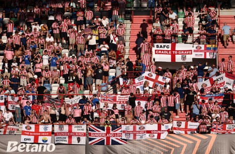 Sunderland fans display flags inside Estadio Municipal de Leiria.