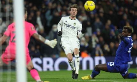 Patrick Bamford dispara contra Cardiff en la FA Cup