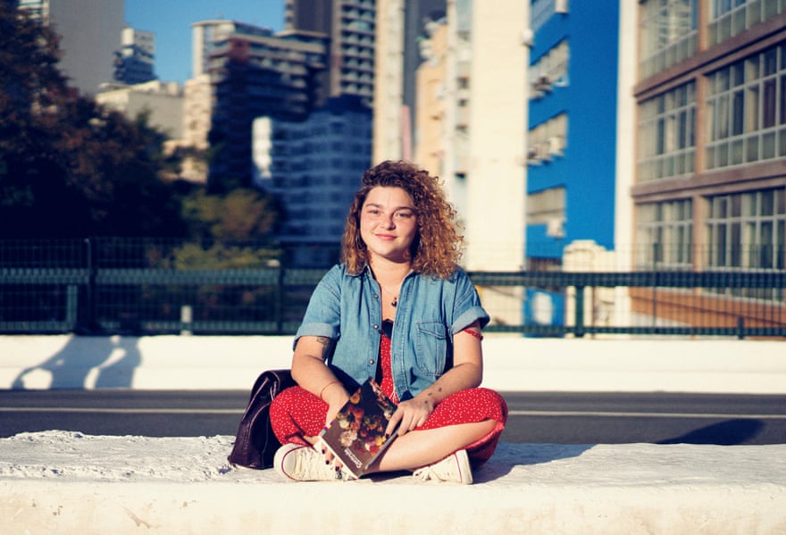 Julia Asenjo reads at the Minhocão viaduct in São Paulo