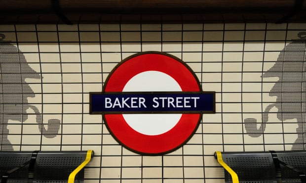 Baker Street underground roundel