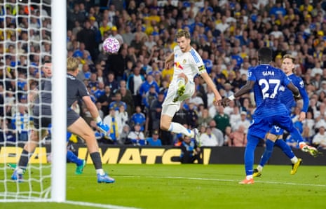 Leeds United's Anton Stach shoots over the Everton bar.