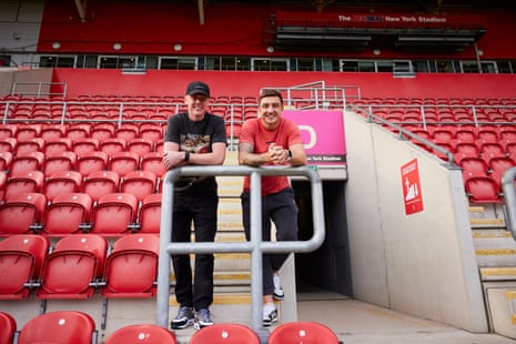 Sam Clucas (left) and Jordan Hugill line up for a pic and a chat.