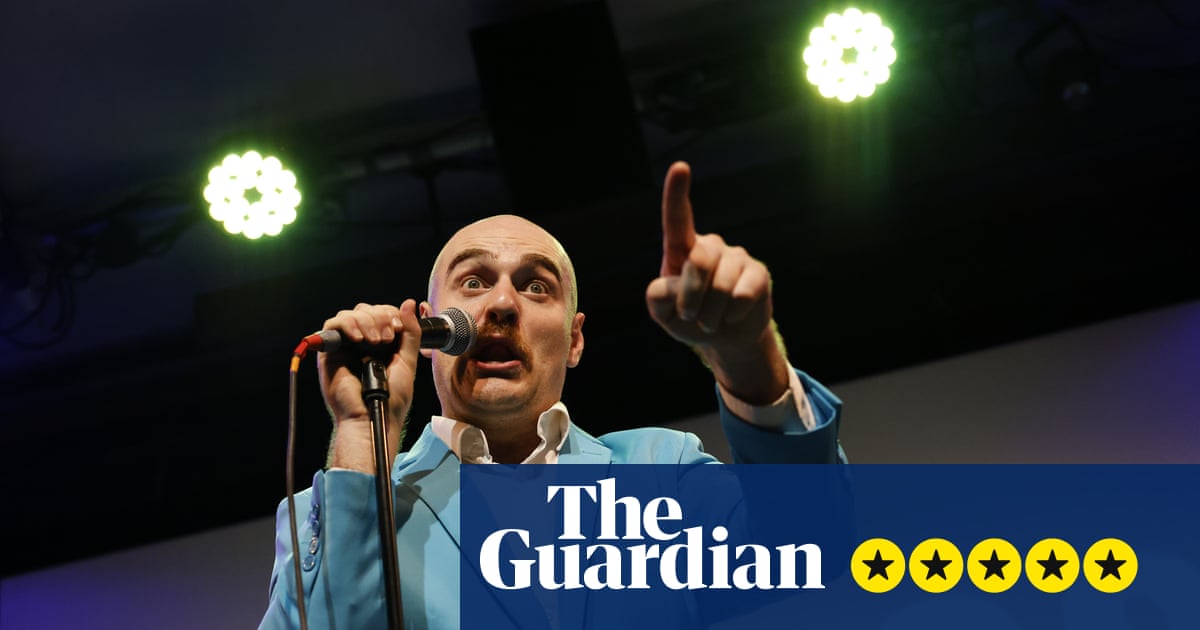 Man Sings the Same Song Over and Over Again for an Hour review – fringe gem leaves you ecstatic