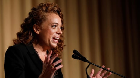 Comedian Michelle Wolf stuns media with attack on Trump's team - video