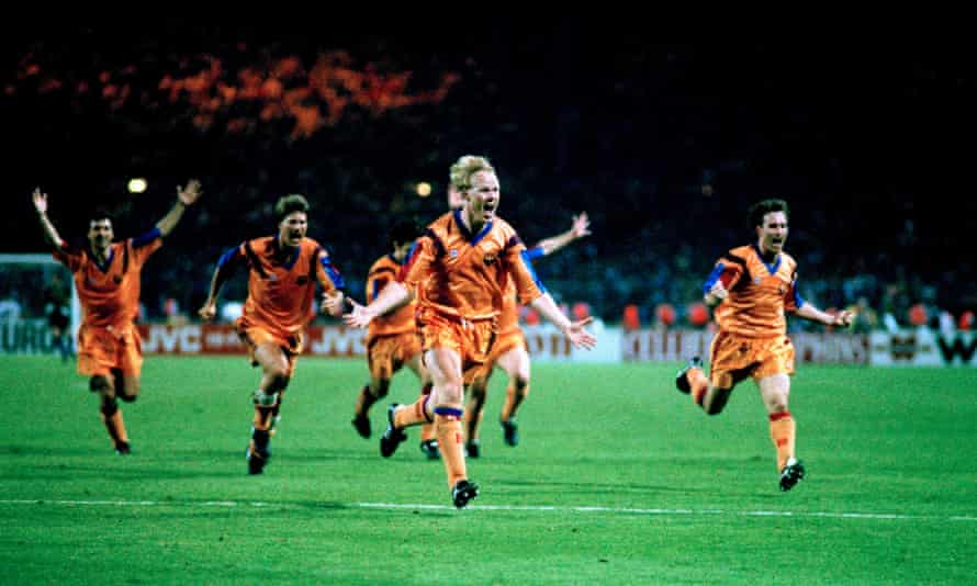 Ronald Koeman célèbre après avoir marqué le but de la victoire lors de la finale de la Coupe d'Europe en 1992.