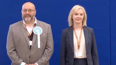 Moment former Tory prime minister Liz Truss loses her seat to Labour – video 