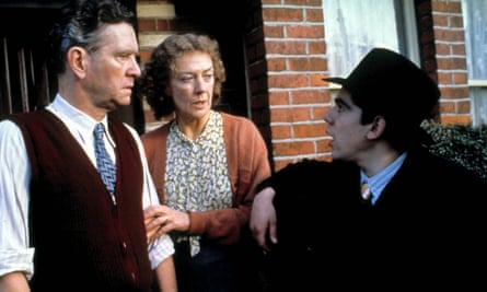 Tom Courtenay, Eileen Atkins and Paul Reynolds in Let Him Have It (1991)