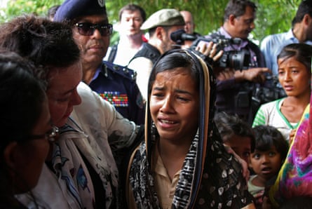 Karen Pierce meeting a Rohingya refugee in Bangladesh in April