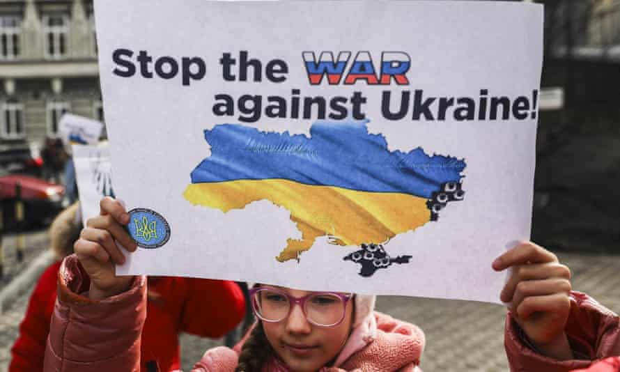 Schoolchildren in Poland demonstrate their solidarity with Ukraine.