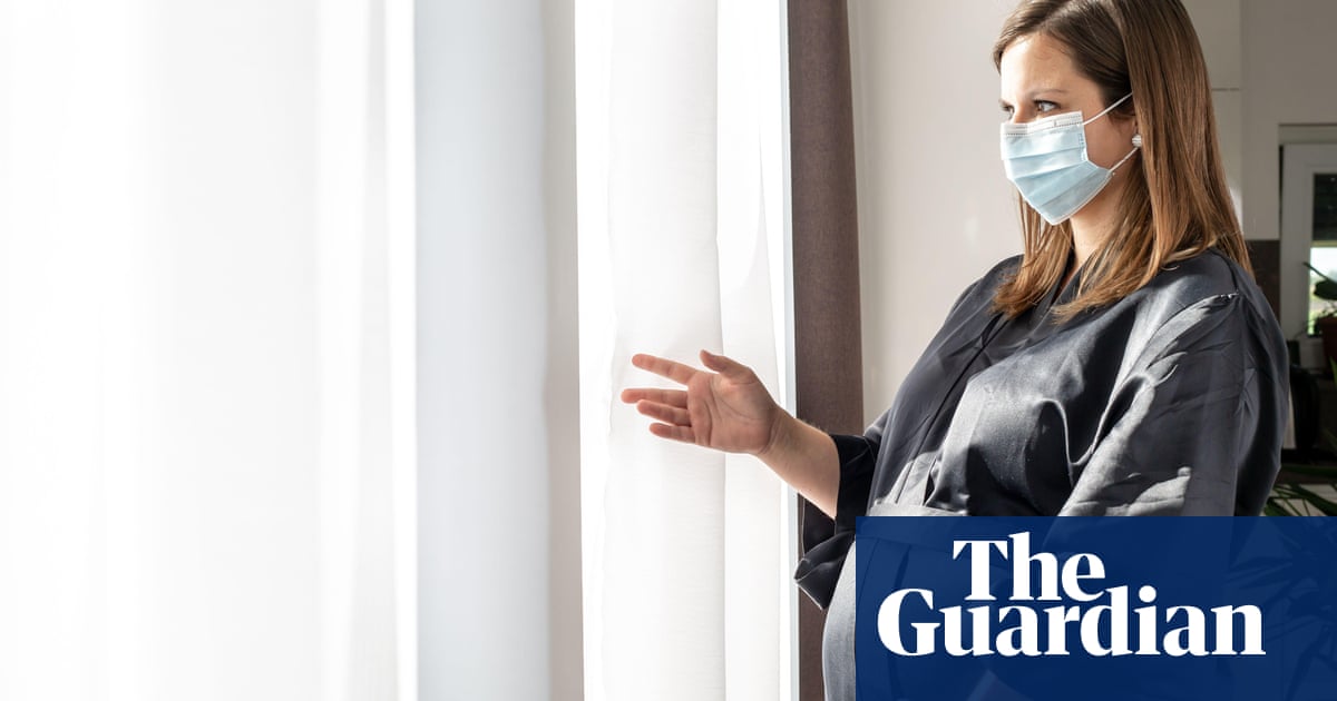 Pregnant women in UK fear losing jobs over Covid safety worries, 调查发现