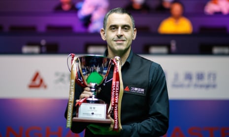 Ronnie O'Sullivan poses with the Shanghai Masters trophy