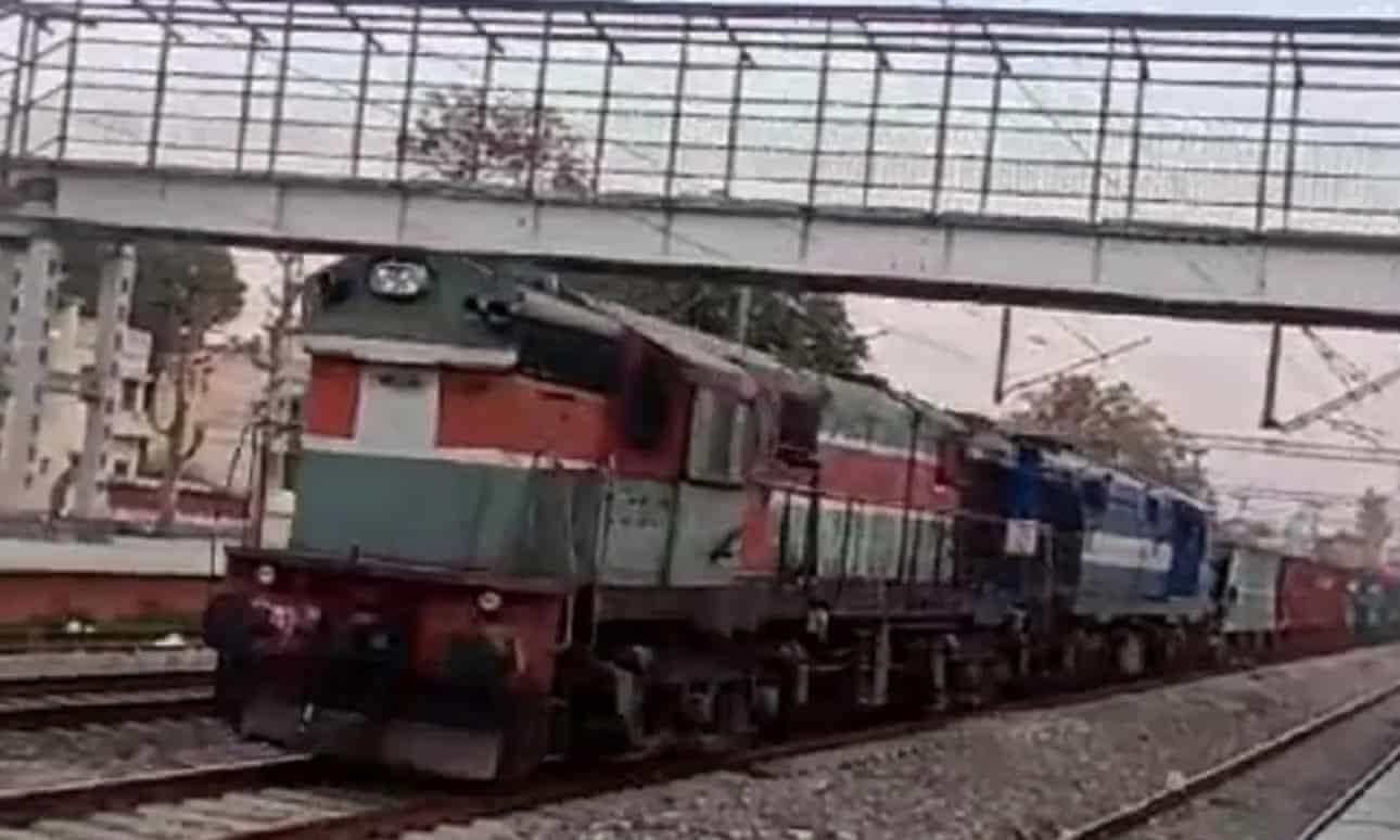 Tren en fuga en la India recorre 43 millas sin conductor