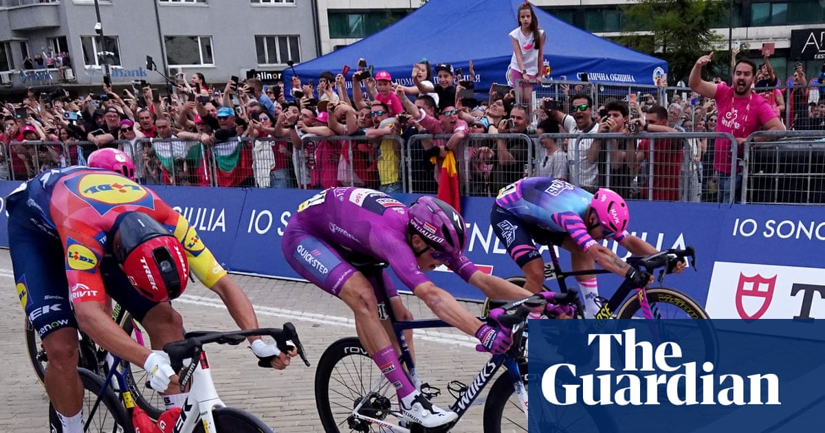 Giro d’Italia: Paul Magnier powers to victory in another nail-biting sprint