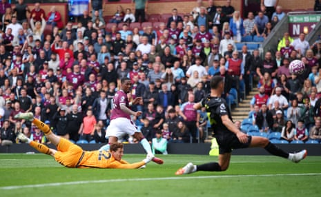 Burnley’s Jaidon Anthony scores their second goal past Sunderland’s Robin Roefs.