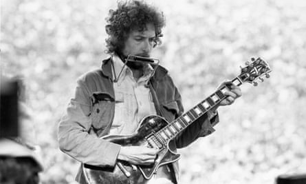 Dylan performs at Kezar Stadium in San Francisco, California, 1975.