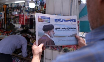 Newspapers cover the death of Raisi