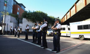 Los agentes de policía cerca del ataque terrorista en Finsbury Park