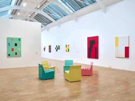 Heilmann’s 2016 exhibition, Looking at Pictures, at Whitechapel Gallery, London.