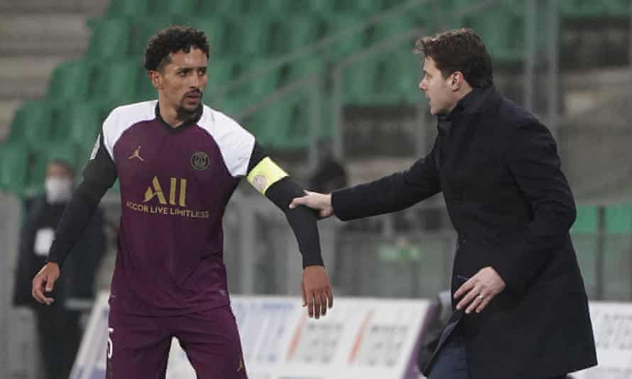 Mauricio Pochettino gives instructions to Marquinhos during PSG’s draw with Saint-Étienne.