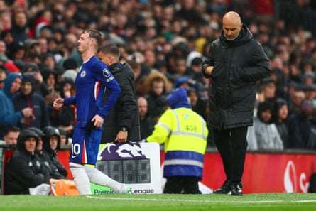 Cole Palmer walks off in pain against Manchester United.