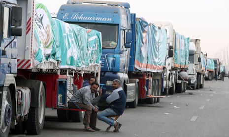 Queue of lorries carrying aid.