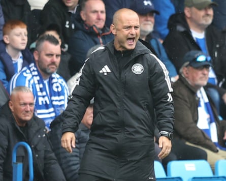 The Celtic assistant manager Martin O’Neill shouts an instruction at his players during his team’s 5-1 win at Kilmarnock in the Scottish Premiership.