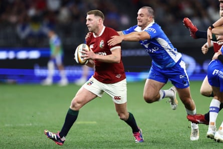 Finn Russell is tackled by Western Forces’ Dylan Pietsch on Saturday.