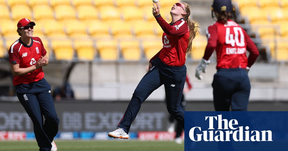 England Women cruise to seven-wicket win over New Zealand in first T20
