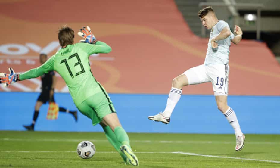 Kevin Nisbet beats Tim Krul to score Scotland’s second goal.