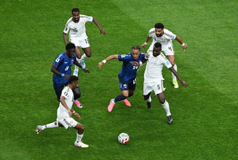 Joao Paulo and Dailon Livramento are crowded out by the Saudi Arabia midfield.