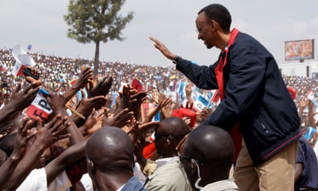 Paul Kagame meets Rwandans at rally in 2010