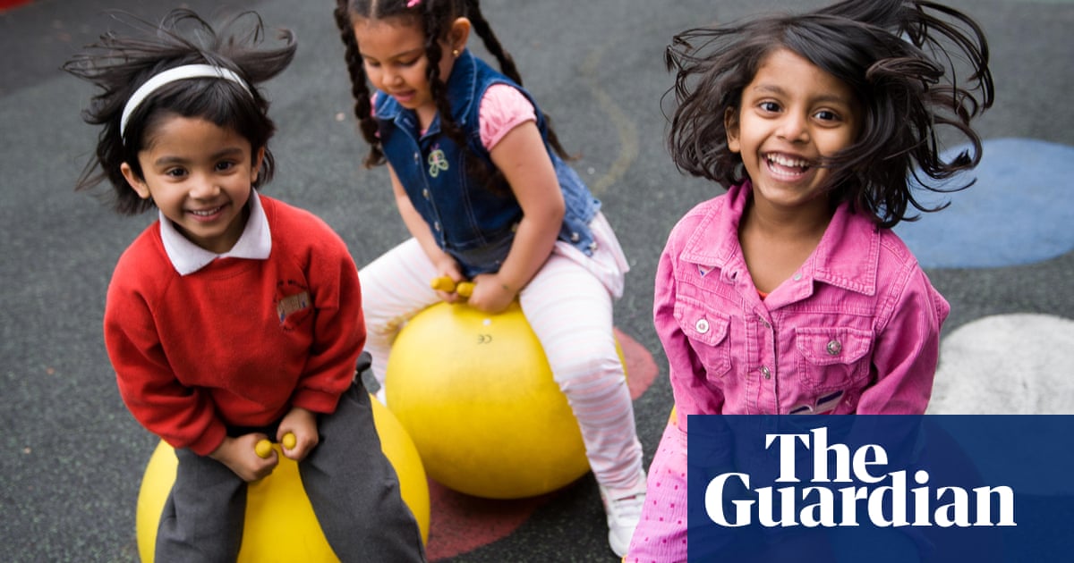Children in England growing up ‘sedentary, scrolling and alone’, say experts